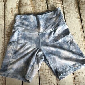 Aerie Offline 6” bike short size M Blue tie dye